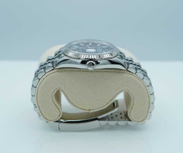 Rolex 126234 DATEJUST 36 FLUTED BEZEL BLUE DIAL JUBILEE BAND 2024 WARRANTY FULL SET - Image 4
