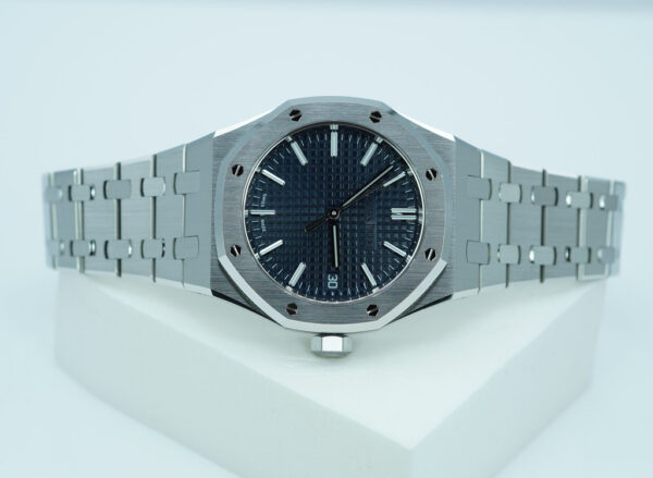 Audemars PIGUET ROYAL OAK 15550ST BLUE DIAL 37MM 2024 WARRANTY FULL SET - Image 9