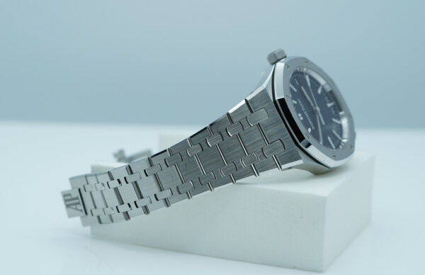 Audemars PIGUET ROYAL OAK 15550ST BLUE DIAL 37MM 2024 WARRANTY FULL SET - Image 5