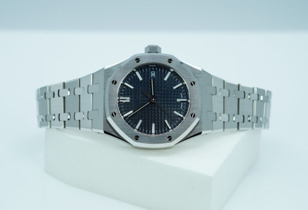 Audemars PIGUET ROYAL OAK 15550ST BLUE DIAL 37MM 2024 WARRANTY FULL SET - Image 10