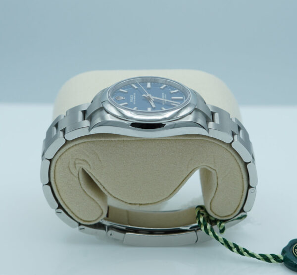 BRAND NEW Rolex 124200 OYSTER PERPETUAL 34 MED BLUE DIAL NEW 2025 MODEL FULL SET - Image 3