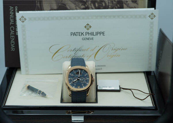 BRAND NEW Patek PHILIPPE 5261R AQUANAUT ANNUAL CALENDAR ROSE GOLD BLUE DIAL 2025 FULL SET - Image 2