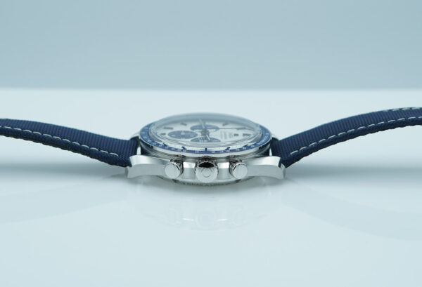BRAND NEW Omega SPEEDMASTER SILVER SNOOPY AWARD 50TH ANNIVERSARY 2025 FULL SET - Image 3