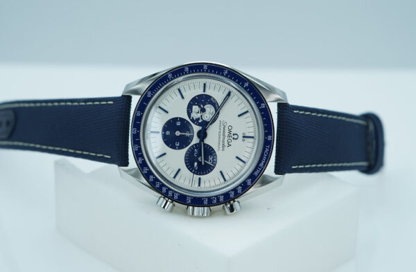 BRAND NEW Omega SPEEDMASTER SILVER SNOOPY AWARD 50TH ANNIVERSARY 2025 FULL SET - Image 9