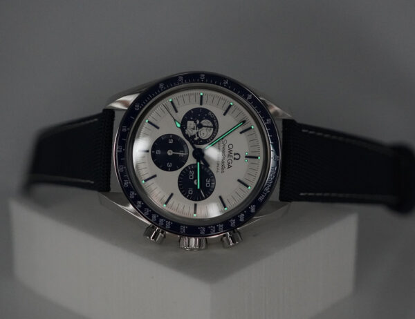 BRAND NEW Omega SPEEDMASTER SILVER SNOOPY AWARD 50TH ANNIVERSARY 2025 FULL SET - Image 11