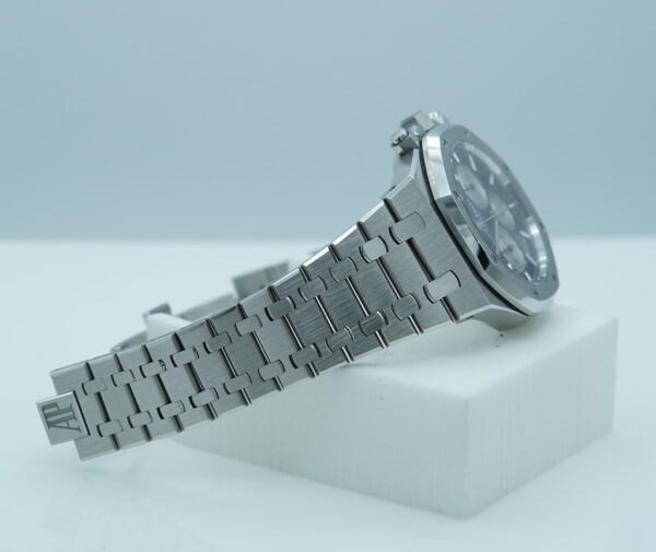Audemars PIGUET ROYAL OAK CHRONOGRAPH BLUE DIAL 26331ST FULL SET - Image 5