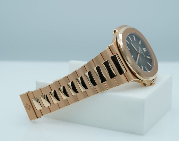 Patek PHILIPPE NAUTILUS 5711/1R ROSE GOLD BROWN DIAL 2021 NEW MOVEMENT FULL SET - Image 6