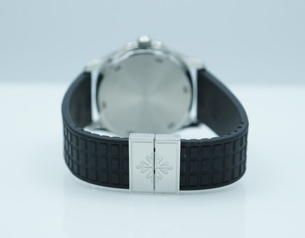 Patek PHILIPPE 5064A AQUANAUT QUARTZ STAINLESS STEEL 35MM 2015 EXTRA STRAPS BOX PAPERS - Image 7