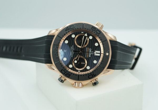 Omega SEAMASTER DIVER 300M CHRONOGRAPH 18K SEDNA GOLD FULL SET - Image 9