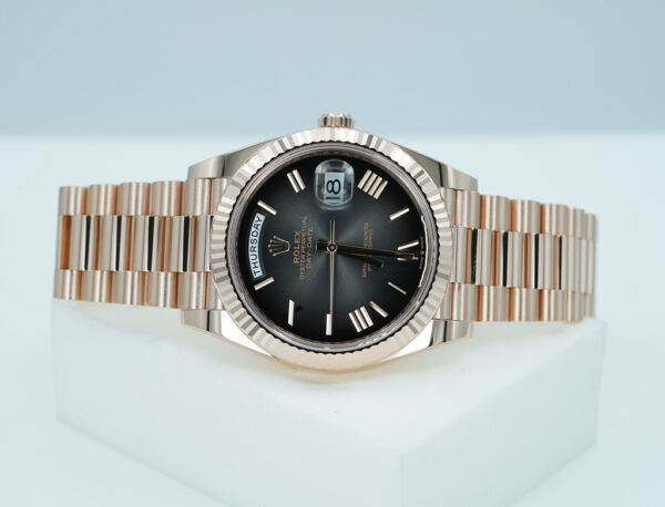 Rolex 228235 DAY DATE 40 ROSE GOLD OMBRE ROMAN DIAL 2025 WARRANTY FULL SET - Image 10