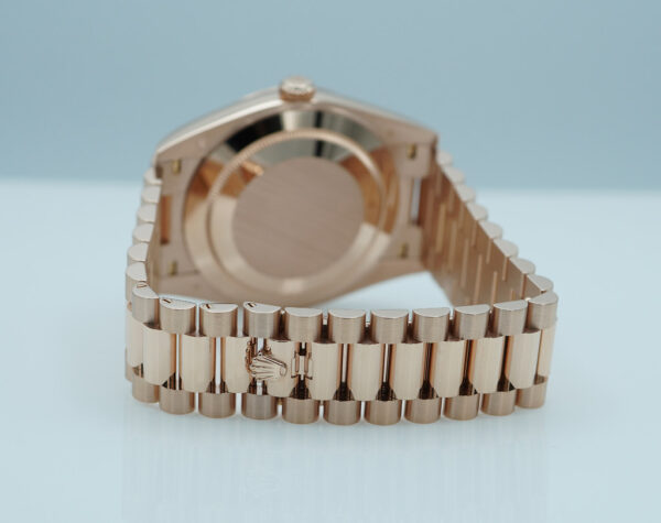 Rolex 228235 DAY DATE 40 ROSE GOLD OMBRE ROMAN DIAL 2025 WARRANTY FULL SET - Image 7
