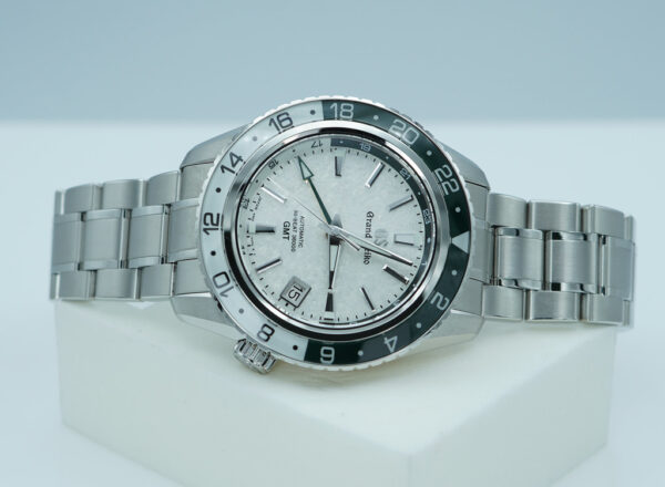 Grand Seiko SPORT GMT SBGJ277 SNOWY VALLEY 2025 WARRANTY FULL SET - Image 9