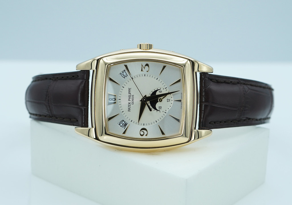 Patek PHILIPPE 5135J GONDOLO ANNUAL CALENDAR YELLOW GOLD SERVICED