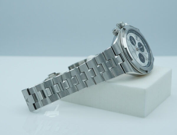 Vacheron CONSTANTIN OVERSEAS CHRONOGRAPH 5520V PANDA DIAL 2025 NEW MODEL FULL SET - Image 5