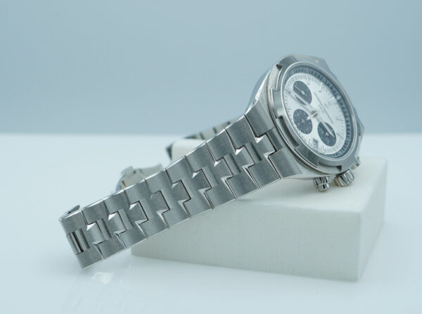 Vacheron CONSTANTIN OVERSEAS CHRONOGRAPH 5520V PANDA DIAL 2025 NEW MODEL FULL SET - Image 6