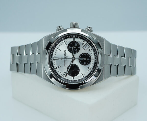 Vacheron CONSTANTIN OVERSEAS CHRONOGRAPH 5520V PANDA DIAL 2025 NEW MODEL FULL SET - Image 10