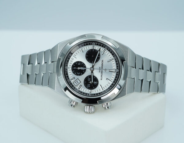 Vacheron CONSTANTIN OVERSEAS CHRONOGRAPH 5520V PANDA DIAL 2025 NEW MODEL FULL SET - Image 9