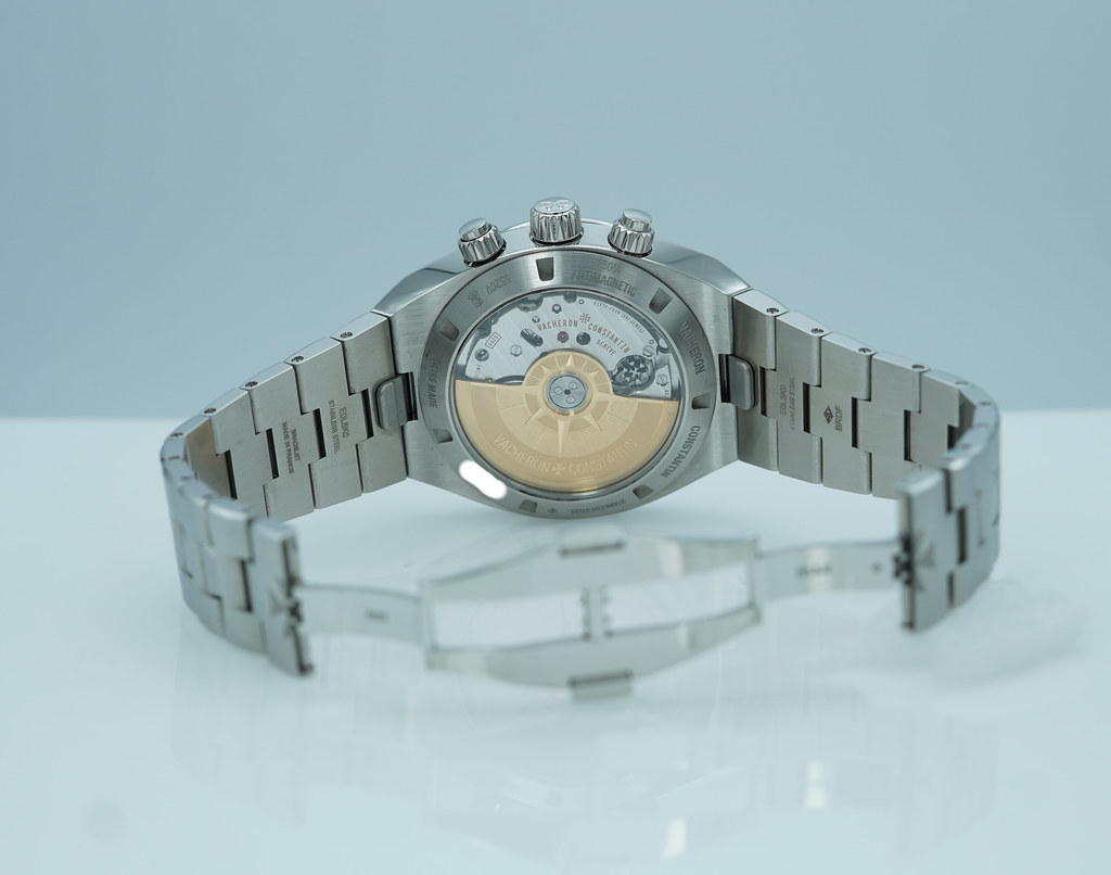 Vacheron CONSTANTIN OVERSEAS CHRONOGRAPH 5520V PANDA DIAL NEW