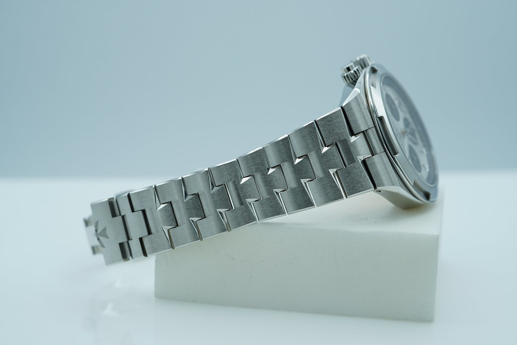 Vacheron CONSTANTIN OVERSEAS CHRONOGRAPH 5520V PANDA DIAL NEW