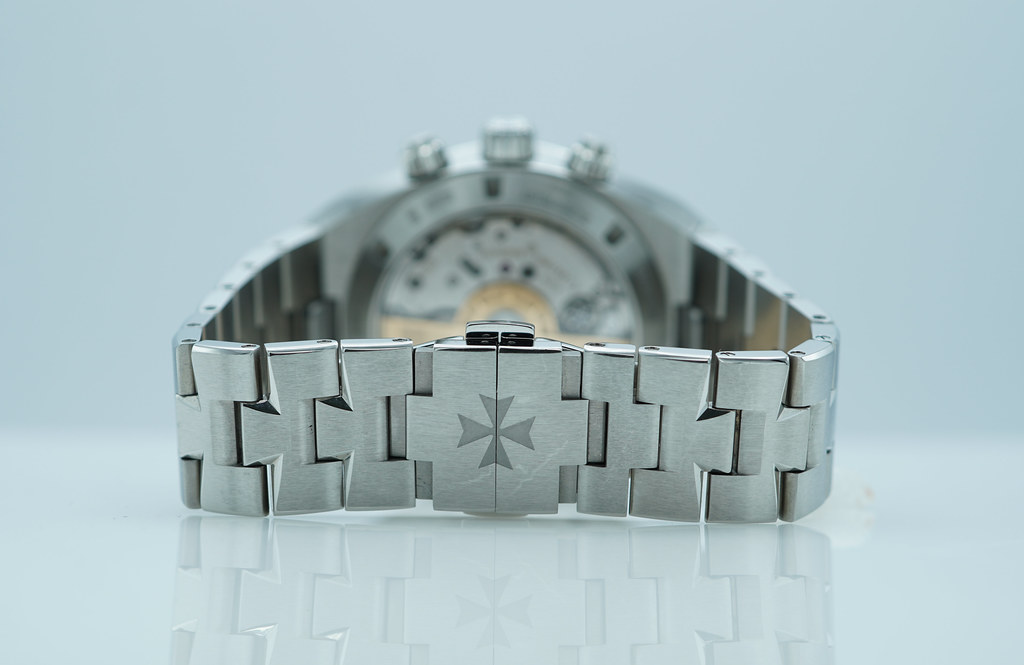 Vacheron CONSTANTIN OVERSEAS CHRONOGRAPH 5520V PANDA DIAL NEW