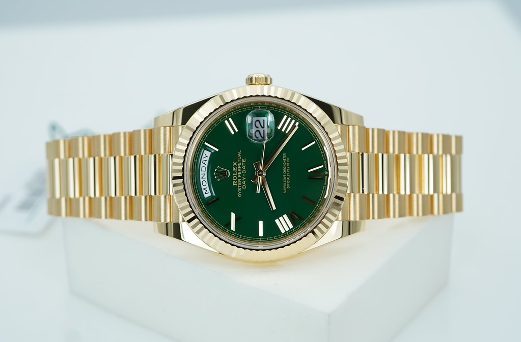 BRAND NEW Rolex 228238 DAY DATE 40 18K YELLOW GOLD GREEN ROMAN