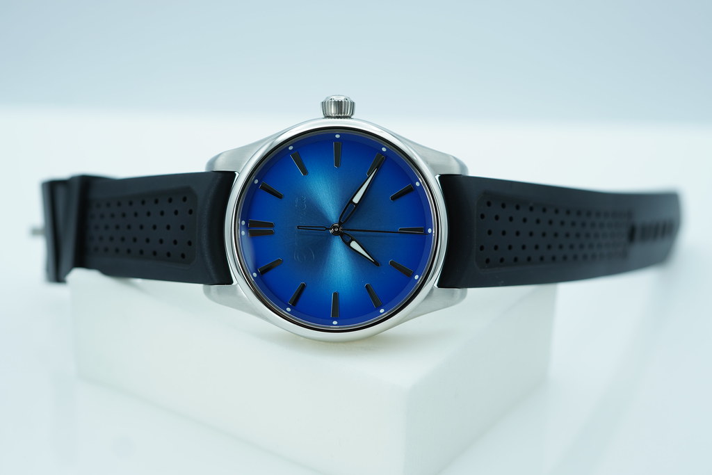 *七色ポット* オーダーページ H. Moser & Cie PIONEER CENTRE SECONDS ARTIC BLUE FUME DIAL 40MM