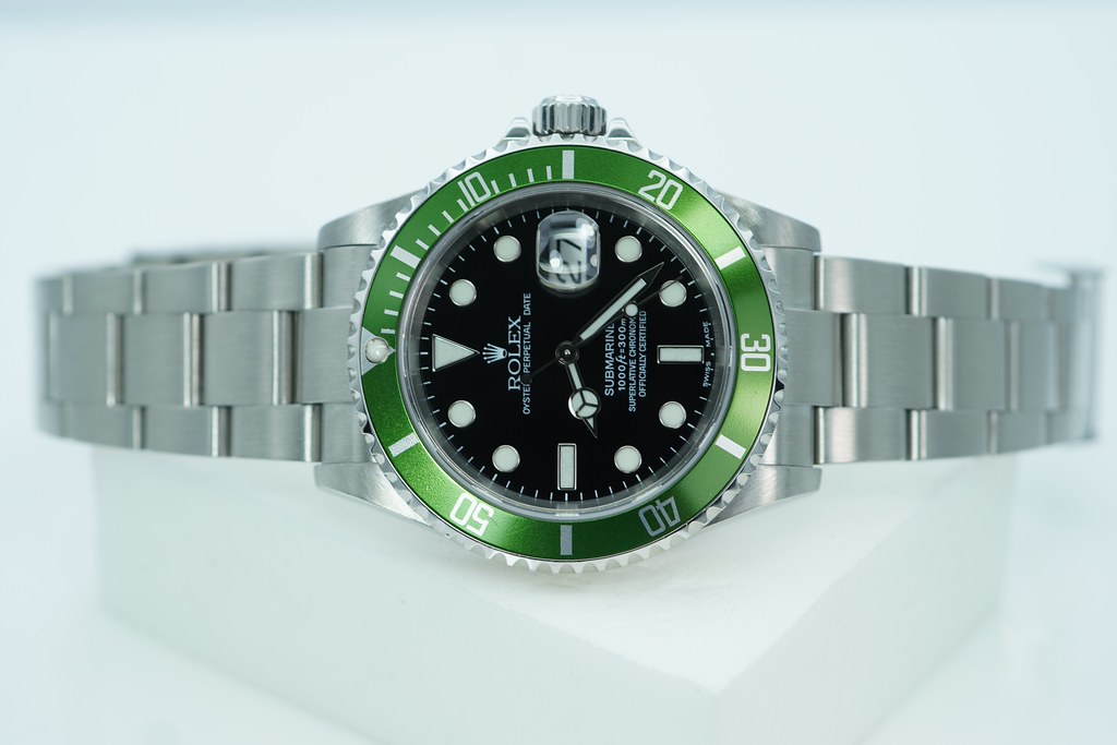Rolex 16610LV SUBMARINER KERMIT GREEN BEZEL FLAT 4 F SERIAL