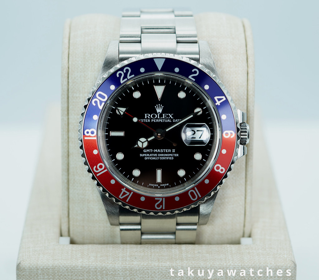 Rolex 16710 GMT MASTER II PEPSI BEZEL HOLES CASE 2000 FULL SET
