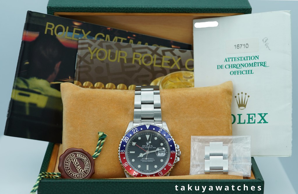 Rolex 16710 GMT MASTER II PEPSI BEZEL HOLES CASE 2000 FULL SET