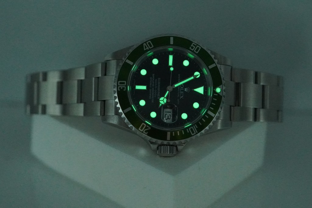 Rolex 16610LV SUBMARINER KERMIT GREEN BEZEL Z SERIAL 2007 FULL SET