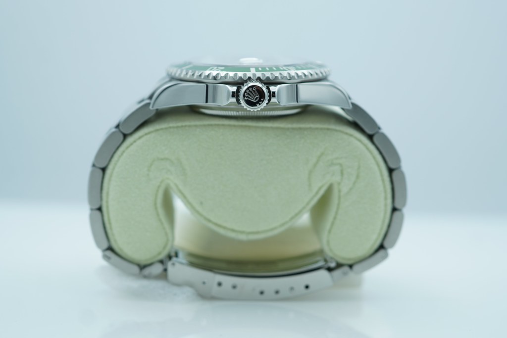 Rolex 16610LV SUBMARINER KERMIT GREEN BEZEL Z SERIAL 2007 FULL SET
