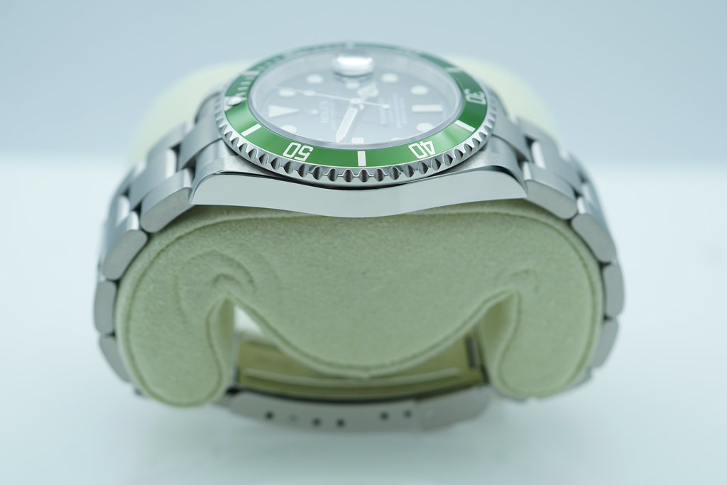 Rolex 16610LV SUBMARINER KERMIT GREEN BEZEL Z SERIAL 2007 FULL SET