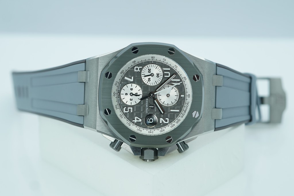 新品未使用 AP STUDIO over collegesweat グレー Audemars PIGUET ROYAL OAK OFFSHORE TITANIUM GREY CERAMIC 26470IO