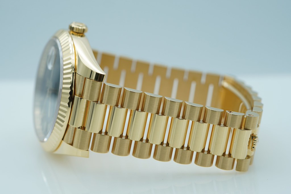 Rolex 228238 DAY DATE 40 YELLOW GOLD GREEN OMBRE DIAL 2026