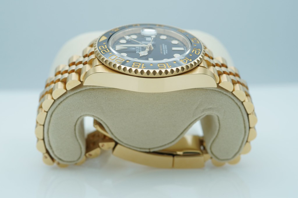 Rolex 126718GRNR GMT MASTER 2 YELLOW GOLD GREY BLACK BEZEL JUBILEE