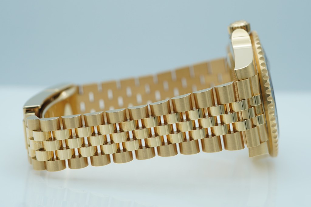 Rolex 126718GRNR GMT MASTER 2 YELLOW GOLD GREY BLACK BEZEL JUBILEE