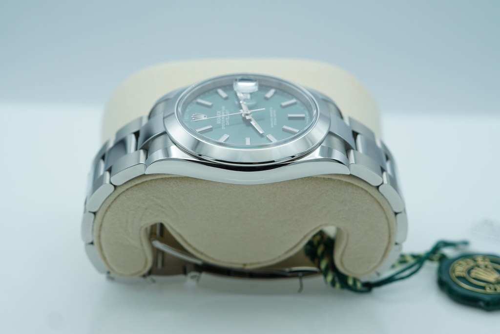 BRAND NEW Rolex 126300 DATEJUST 41 MINT GREEN DIAL OYSTER BAND